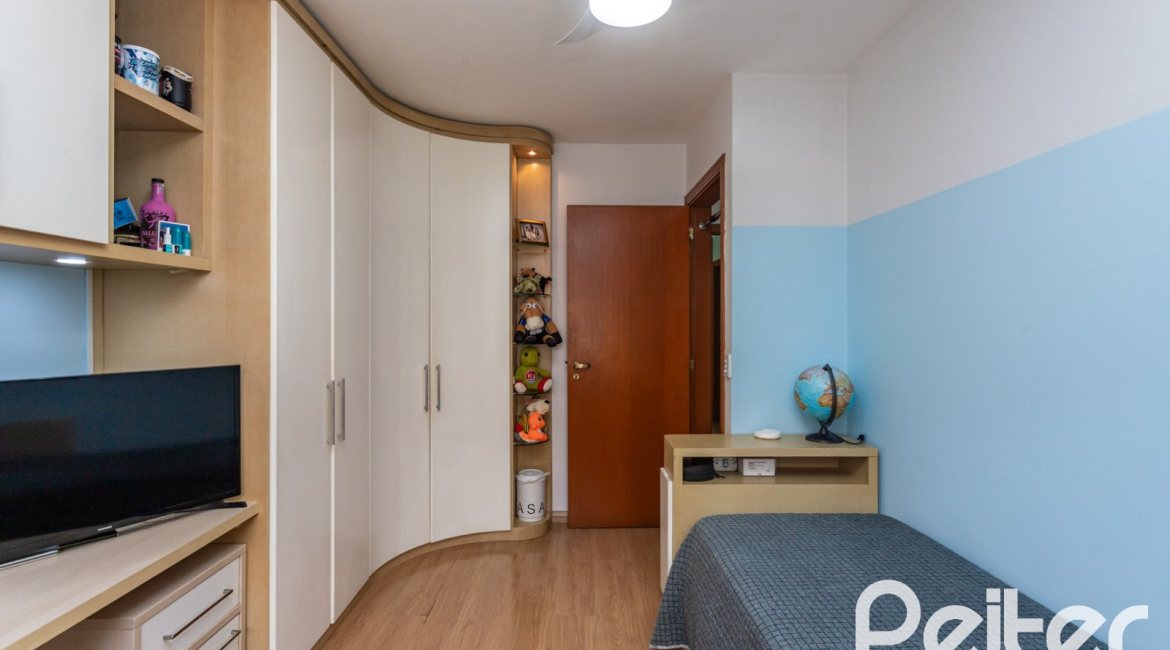 Casa em Condomínio à venda com 250m², 3 dormitórios, 1 suíte, 3 vagas, no bairro Tristeza em PORTO ALEGRE
