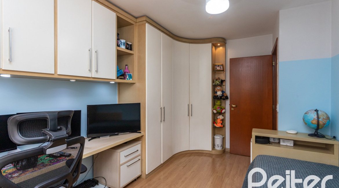 Casa em Condomínio à venda com 250m², 3 dormitórios, 1 suíte, 3 vagas, no bairro Tristeza em PORTO ALEGRE