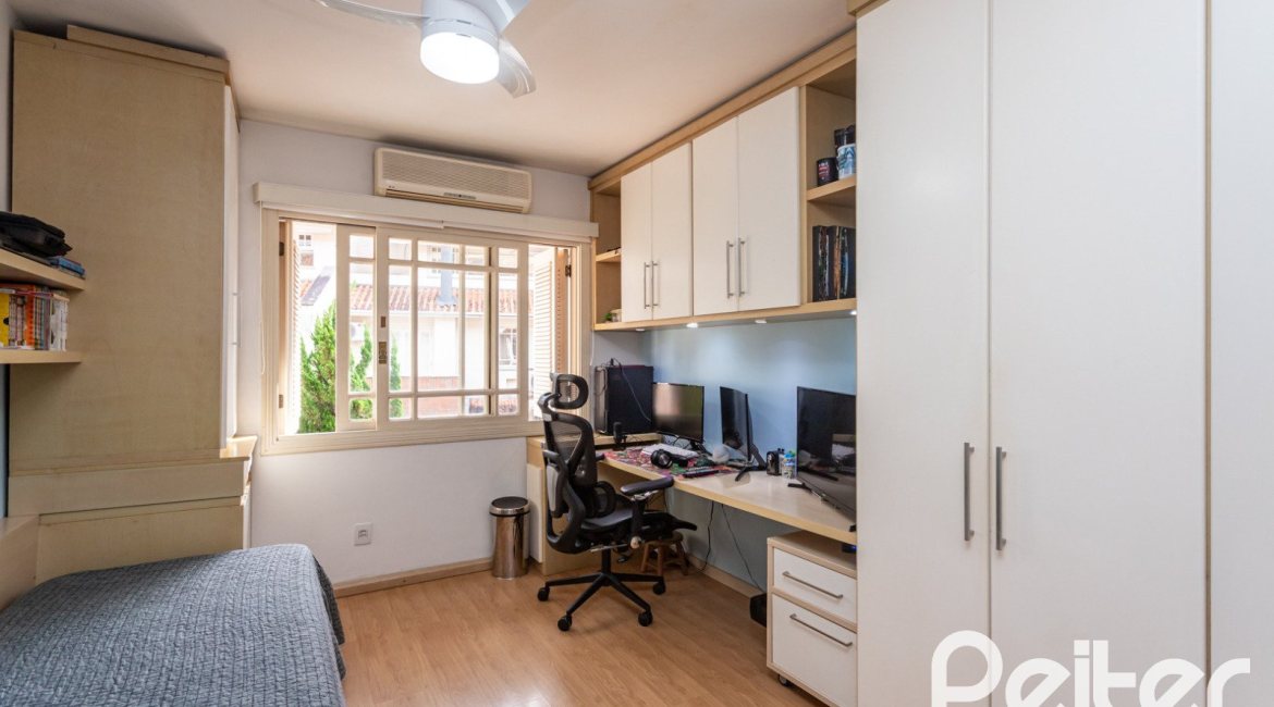 Casa em Condomínio à venda com 250m², 3 dormitórios, 1 suíte, 3 vagas, no bairro Tristeza em PORTO ALEGRE