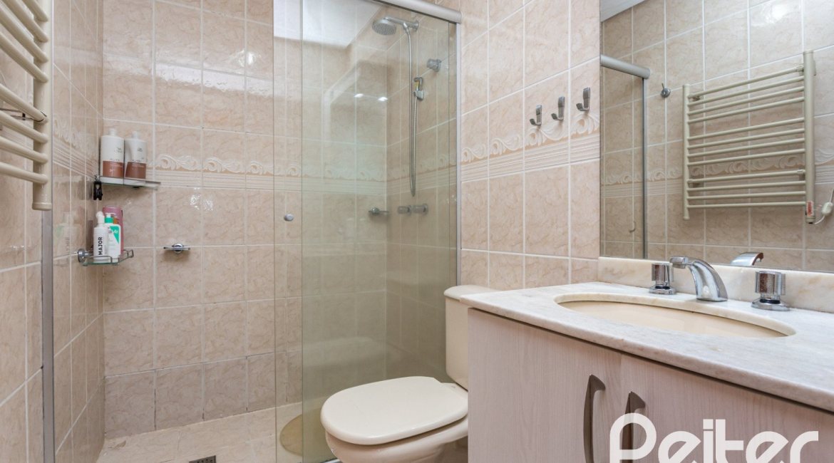 Casa em Condomínio à venda com 250m², 3 dormitórios, 1 suíte, 3 vagas, no bairro Tristeza em PORTO ALEGRE