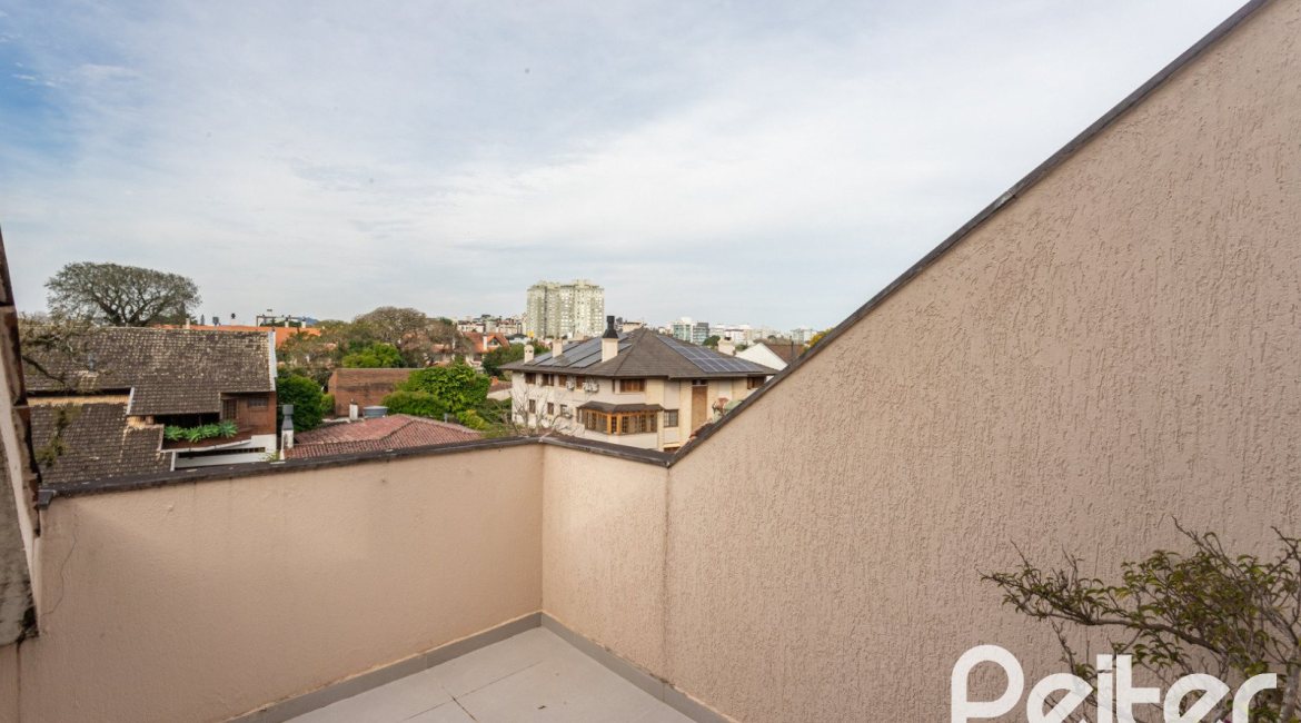 Casa em Condomínio à venda com 250m², 3 dormitórios, 1 suíte, 3 vagas, no bairro Tristeza em PORTO ALEGRE