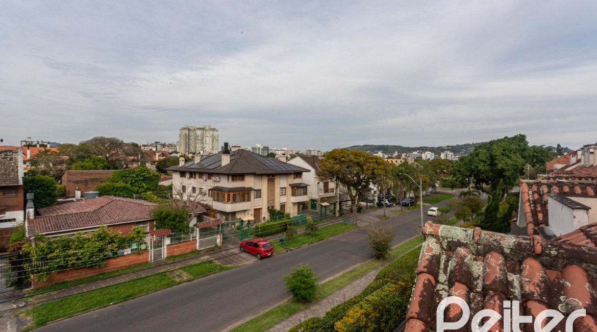 Casa em Condomínio à venda com 250m², 3 dormitórios, 1 suíte, 3 vagas, no bairro Tristeza em PORTO ALEGRE