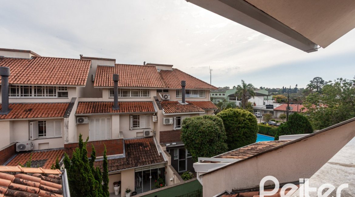 Casa em Condomínio à venda com 250m², 3 dormitórios, 1 suíte, 3 vagas, no bairro Tristeza em PORTO ALEGRE