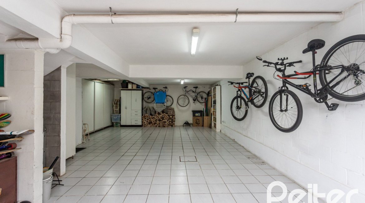 Casa em Condomínio à venda com 250m², 3 dormitórios, 1 suíte, 3 vagas, no bairro Tristeza em PORTO ALEGRE