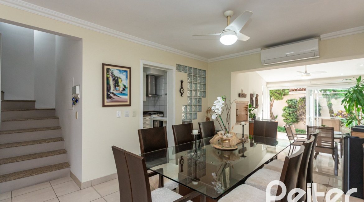 Casa em Condomínio à venda com 250m², 3 dormitórios, 1 suíte, 3 vagas, no bairro Tristeza em PORTO ALEGRE