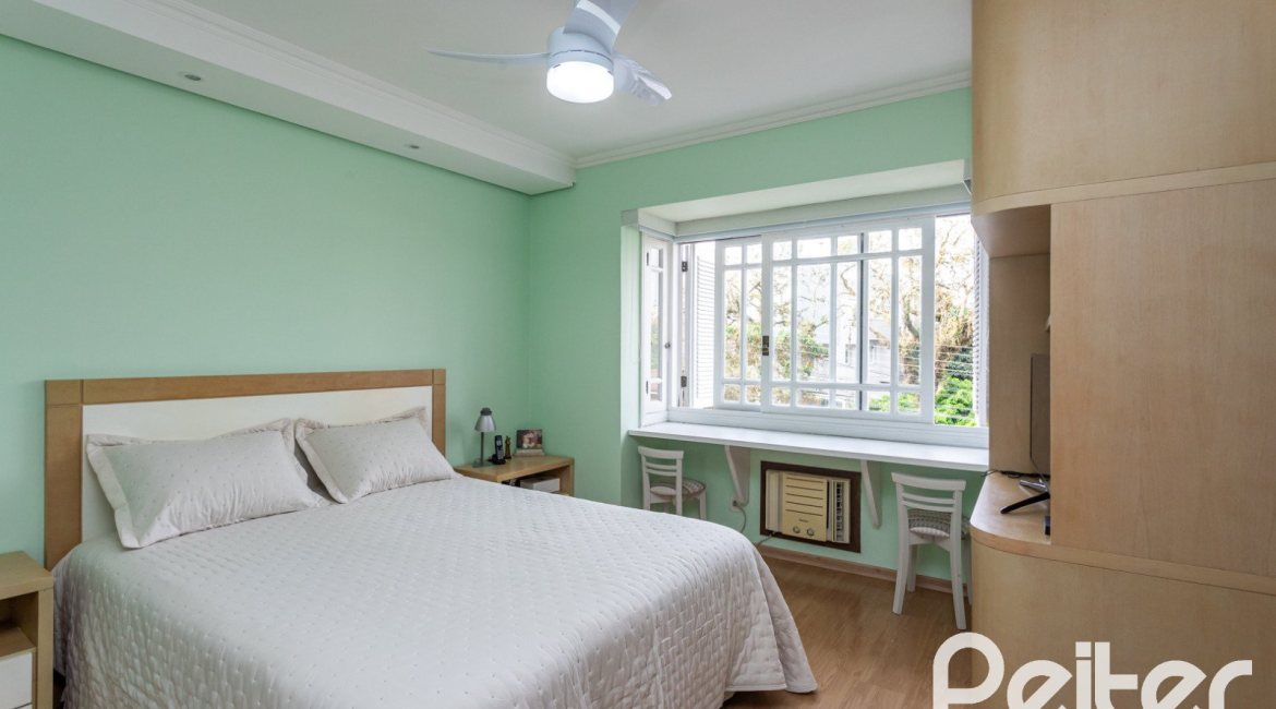 Casa em Condomínio à venda com 250m², 3 dormitórios, 1 suíte, 3 vagas, no bairro Tristeza em PORTO ALEGRE