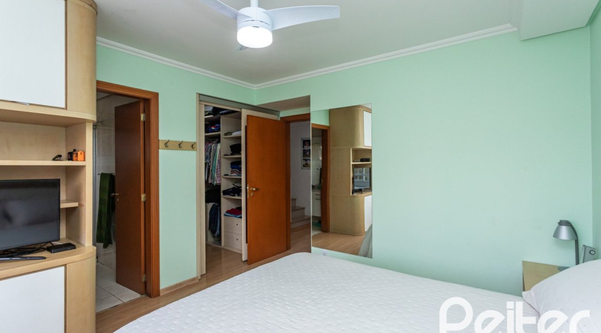 Casa em Condomínio à venda com 250m², 3 dormitórios, 1 suíte, 3 vagas, no bairro Tristeza em PORTO ALEGRE