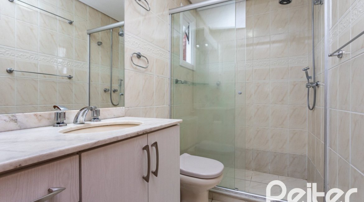 Casa em Condomínio à venda com 250m², 3 dormitórios, 1 suíte, 3 vagas, no bairro Tristeza em PORTO ALEGRE