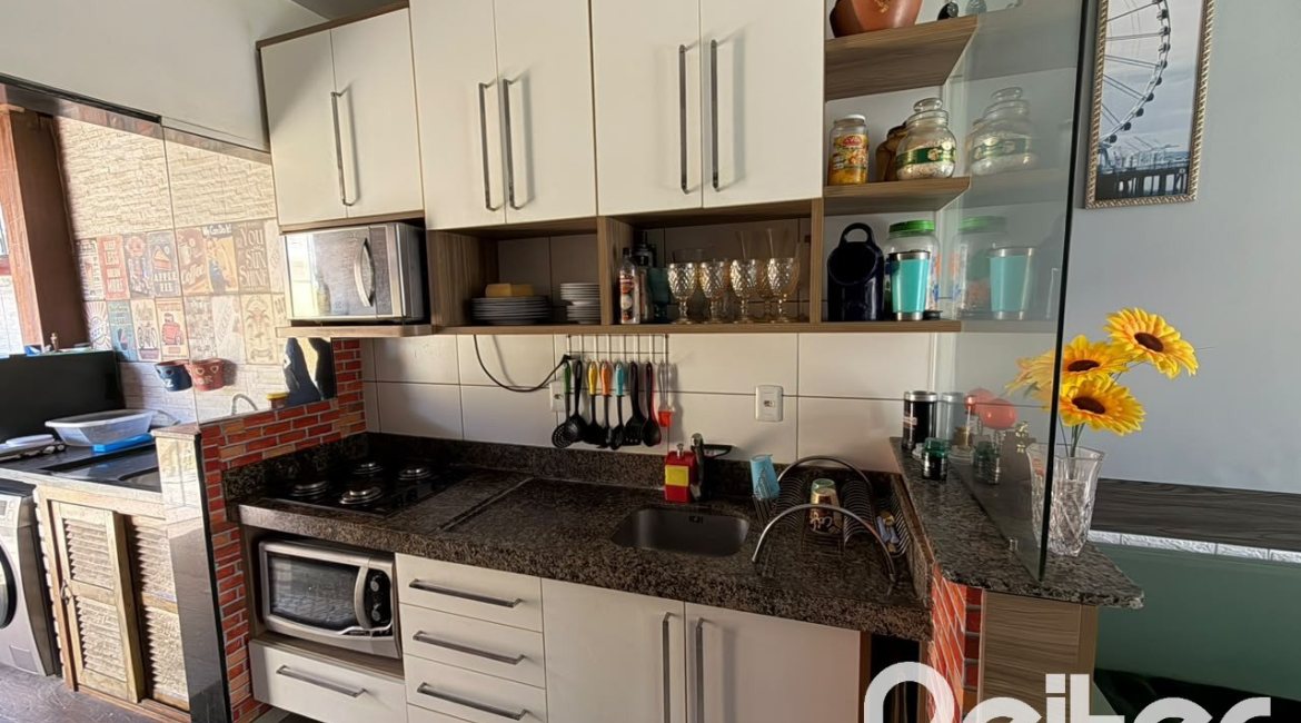 Casa à venda com 52m², 2 dormitórios, 2 vagas, no bairro Hípica em Porto Alegre