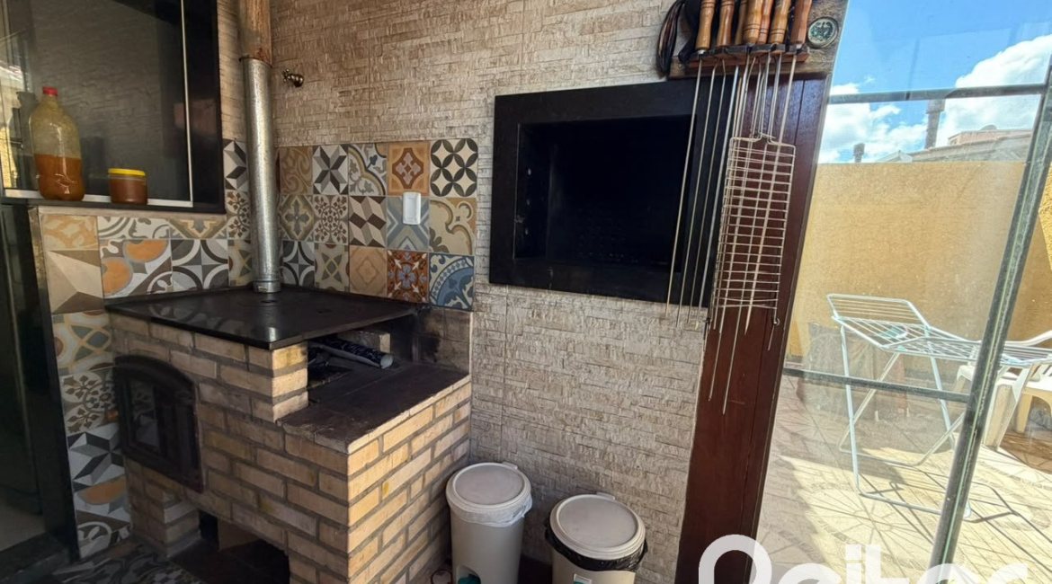 Casa à venda com 52m², 2 dormitórios, 2 vagas, no bairro Hípica em Porto Alegre