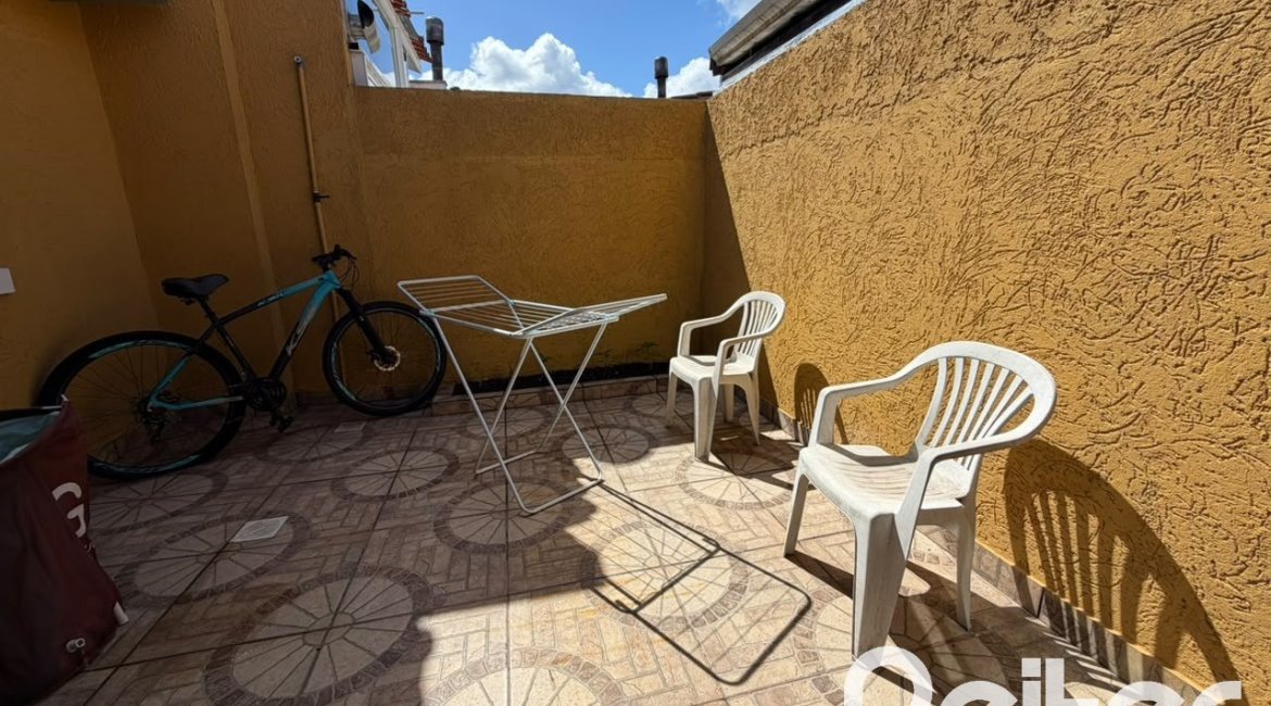 Casa à venda com 52m², 2 dormitórios, 2 vagas, no bairro Hípica em Porto Alegre