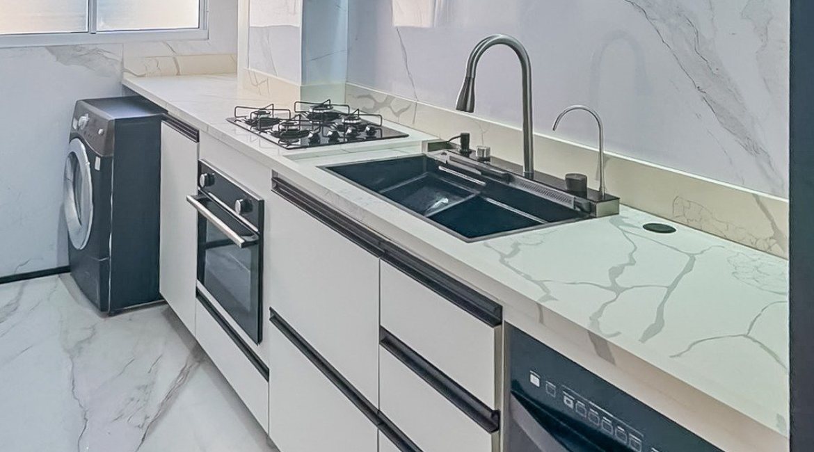 Apartamento à venda com 44m², 2 dormitórios, 1 vaga, no bairro Parque Santa Fé em Porto Alegre