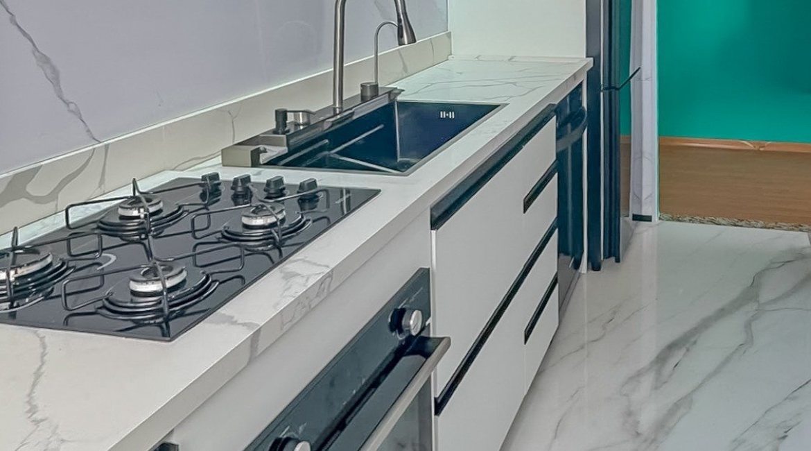 Apartamento à venda com 44m², 2 dormitórios, 1 vaga, no bairro Parque Santa Fé em Porto Alegre