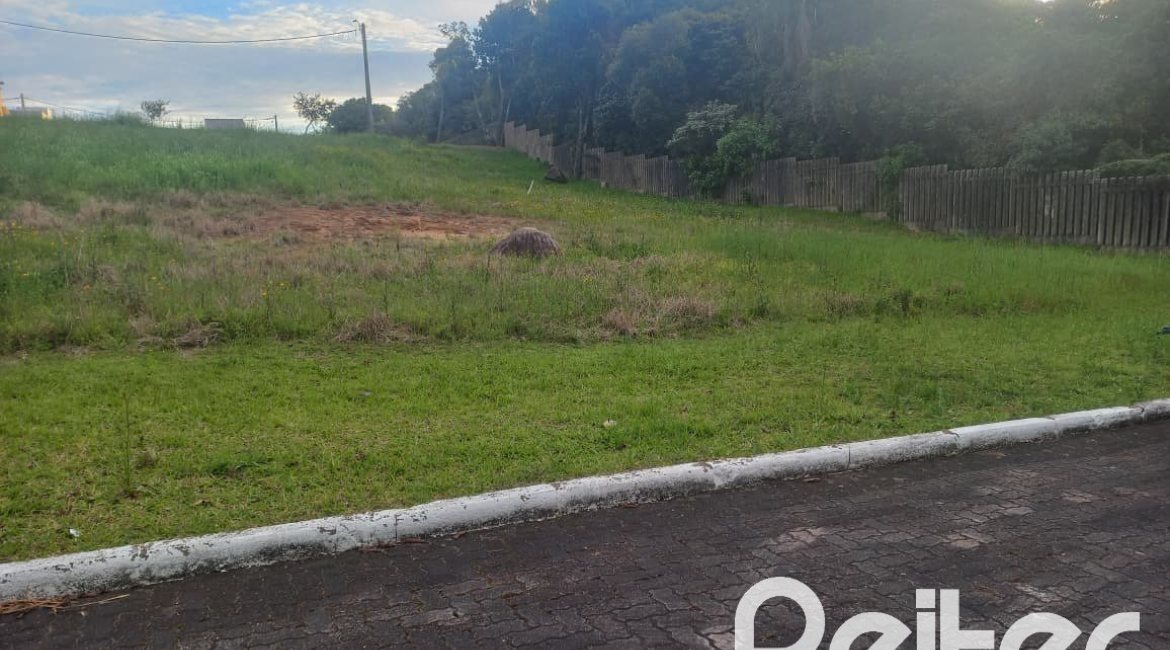 Terreno em condomínio à venda, no bairro Campo Novo em Porto Alegre