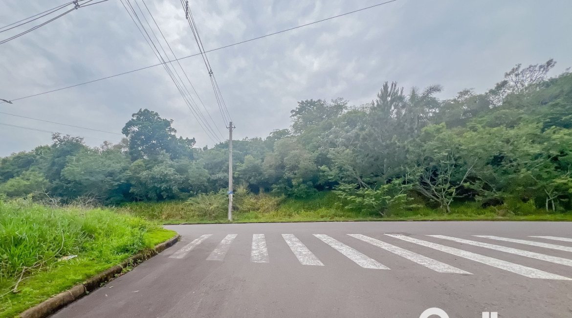 Terreno à venda com 332m², no bairro Guarujá em Porto Alegre