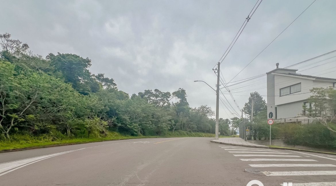 Terreno à venda com 332m², no bairro Guarujá em Porto Alegre