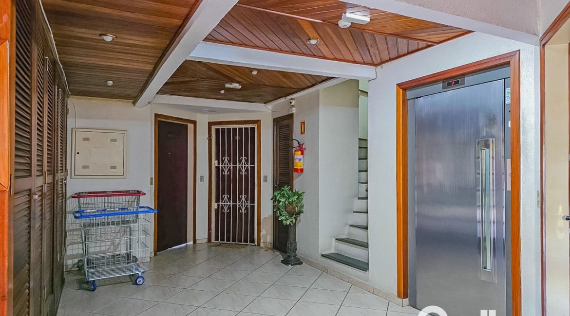 Apartamento à venda com 70m², 3 dormitórios, no bairro Cavalhada em Porto Alegre