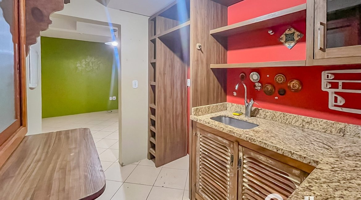 Casa em Condomínio à venda com 102m², 3 dormitórios, 1 suíte, 1 vaga, no bairro Guarujá em Porto Alegre