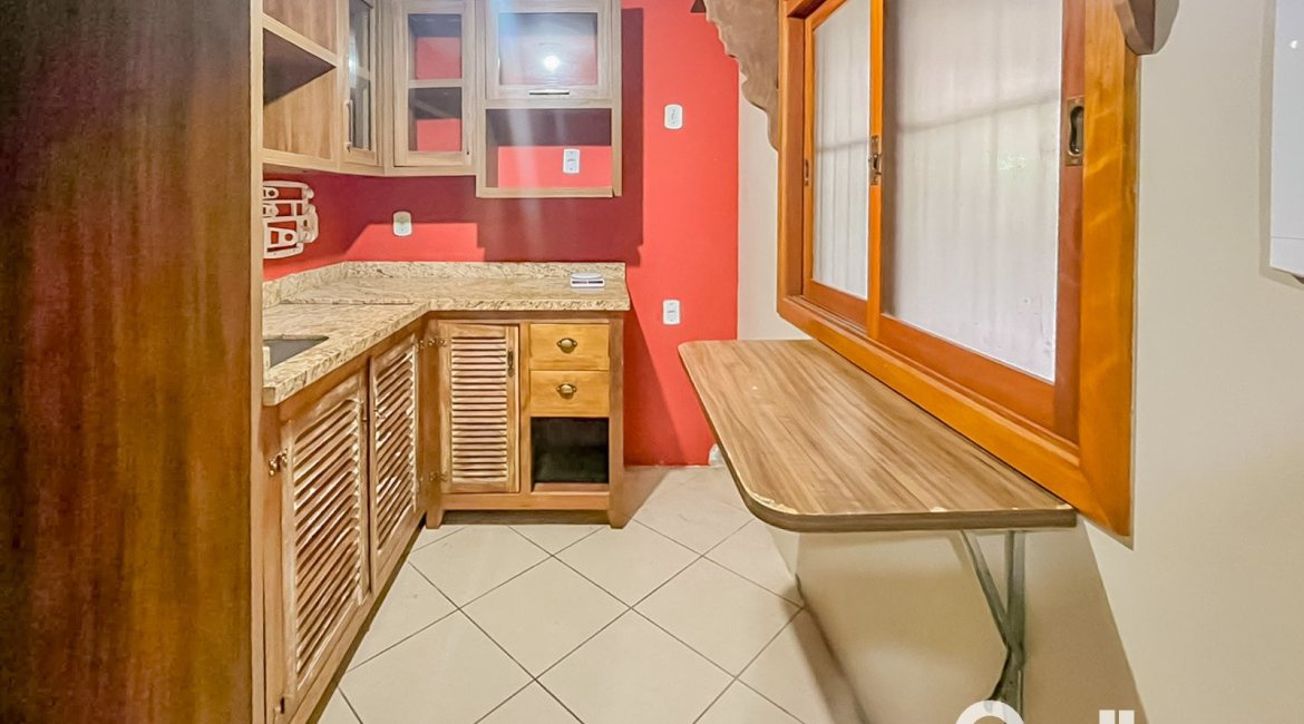 Casa em Condomínio à venda com 102m², 3 dormitórios, 1 suíte, 1 vaga, no bairro Guarujá em Porto Alegre