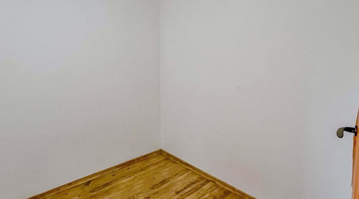 Casa em Condomínio à venda com 102m², 3 dormitórios, 1 suíte, 1 vaga, no bairro Guarujá em Porto Alegre