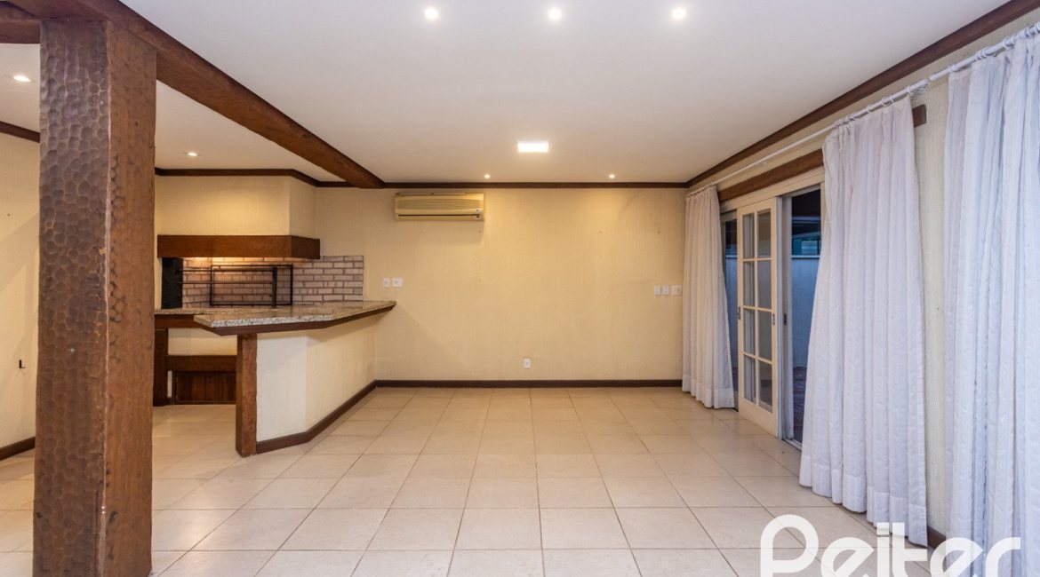 Casa em Condomínio à venda com 216m², 2 dormitórios, 2 suítes, 2 vagas, no bairro Terra Ville em PORTO ALEGRE