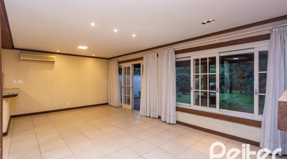Casa em Condomínio à venda com 216m², 2 dormitórios, 2 suítes, 2 vagas, no bairro Terra Ville em PORTO ALEGRE