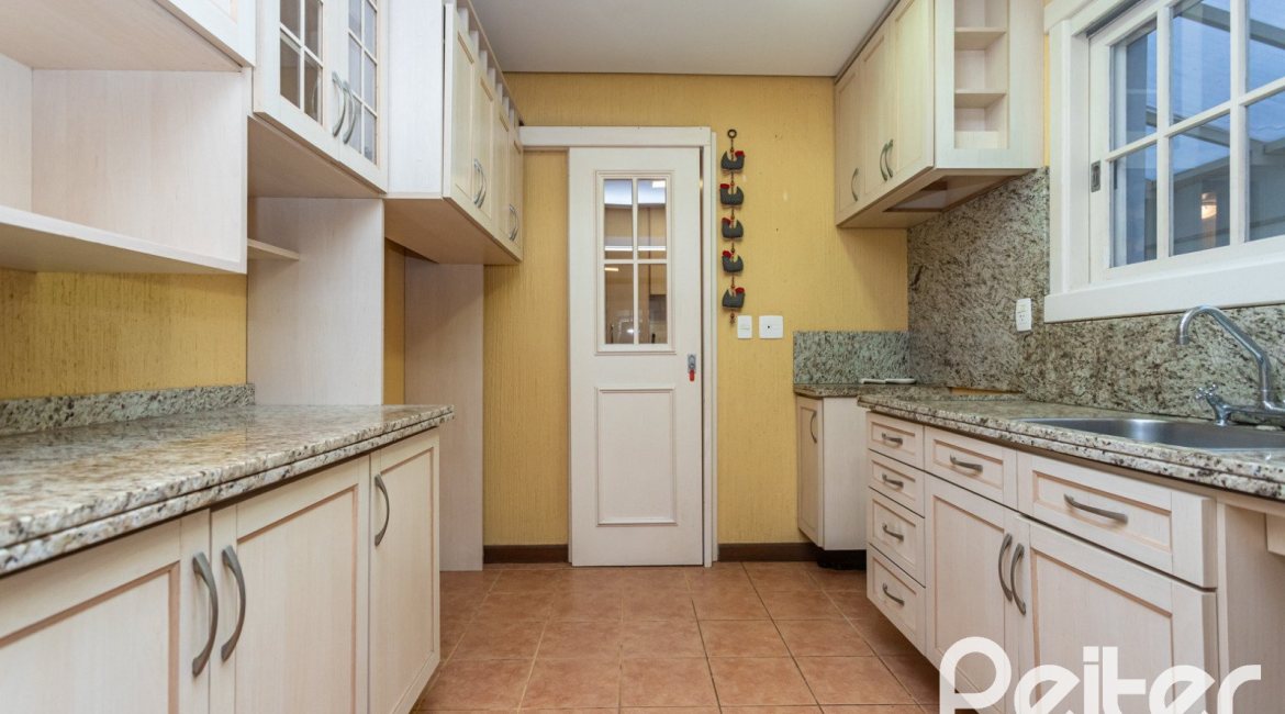 Casa em Condomínio à venda com 216m², 2 dormitórios, 2 suítes, 2 vagas, no bairro Terra Ville em PORTO ALEGRE