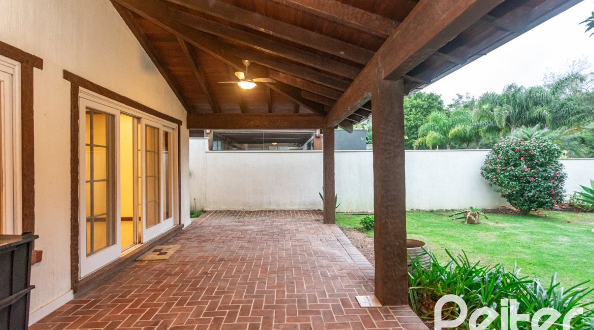 Casa em Condomínio à venda com 216m², 2 dormitórios, 2 suítes, 2 vagas, no bairro Terra Ville em PORTO ALEGRE