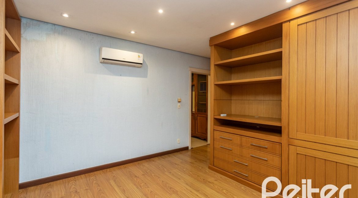 Casa em Condomínio à venda com 216m², 2 dormitórios, 2 suítes, 2 vagas, no bairro Terra Ville em PORTO ALEGRE