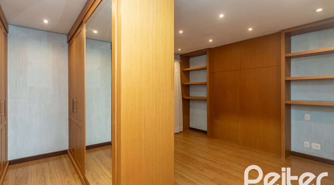 Casa em Condomínio à venda com 216m², 2 dormitórios, 2 suítes, 2 vagas, no bairro Terra Ville em PORTO ALEGRE