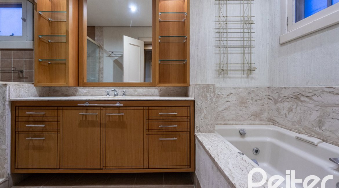Casa em Condomínio à venda com 216m², 2 dormitórios, 2 suítes, 2 vagas, no bairro Terra Ville em PORTO ALEGRE