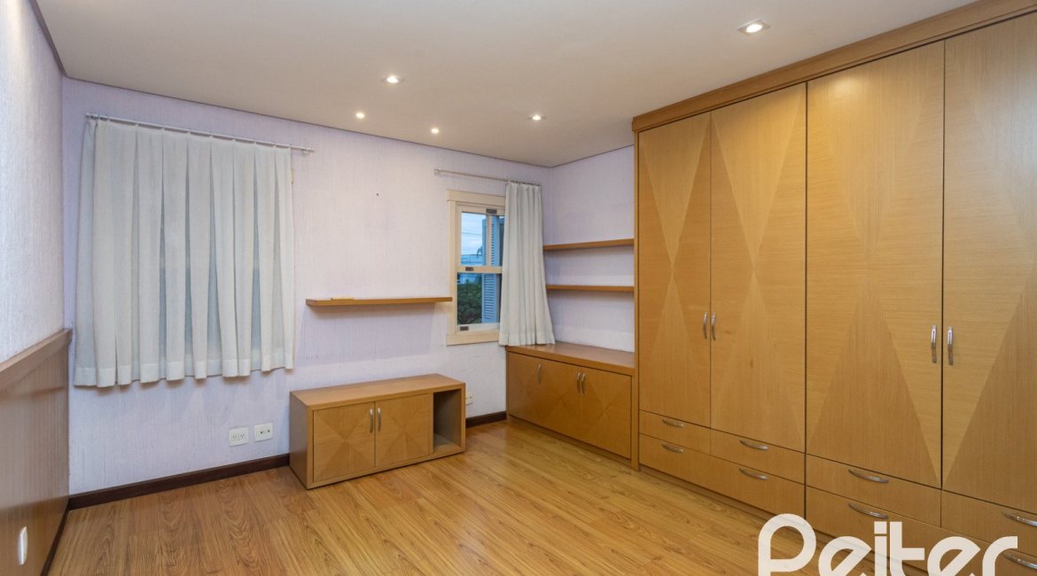 Casa em Condomínio à venda com 216m², 2 dormitórios, 2 suítes, 2 vagas, no bairro Terra Ville em PORTO ALEGRE
