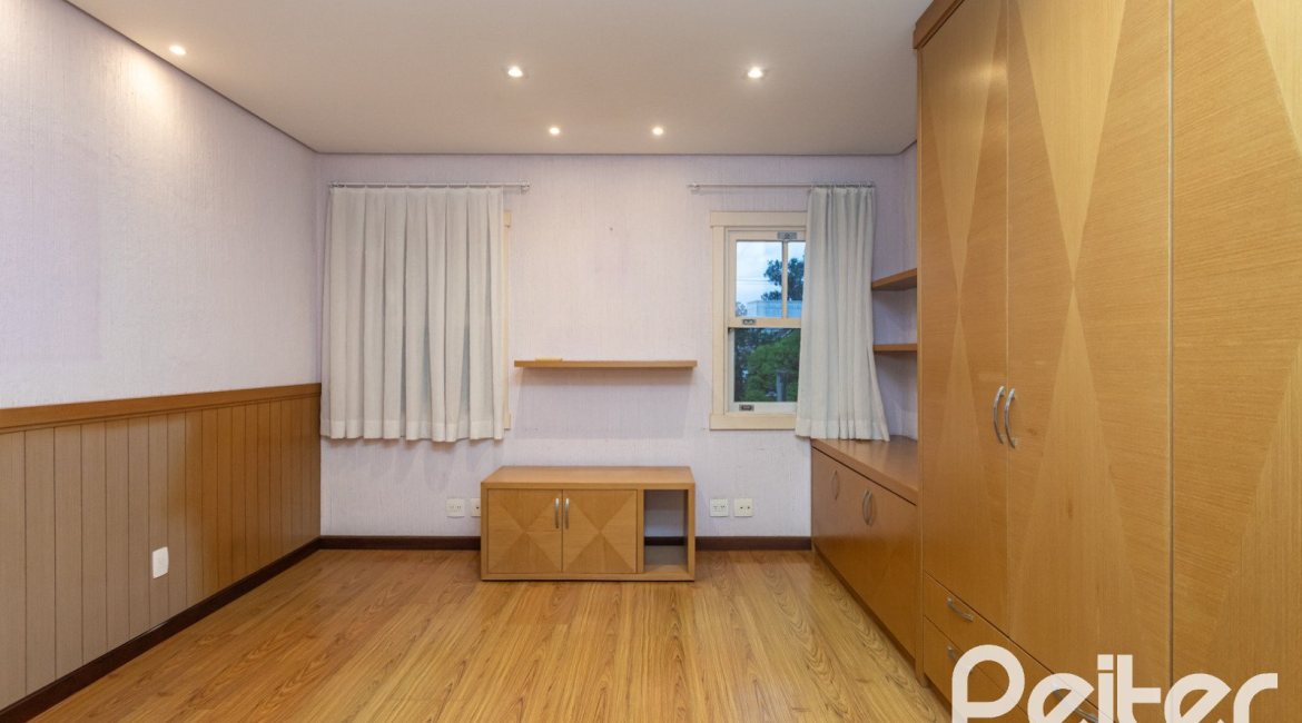 Casa em Condomínio à venda com 216m², 2 dormitórios, 2 suítes, 2 vagas, no bairro Terra Ville em PORTO ALEGRE
