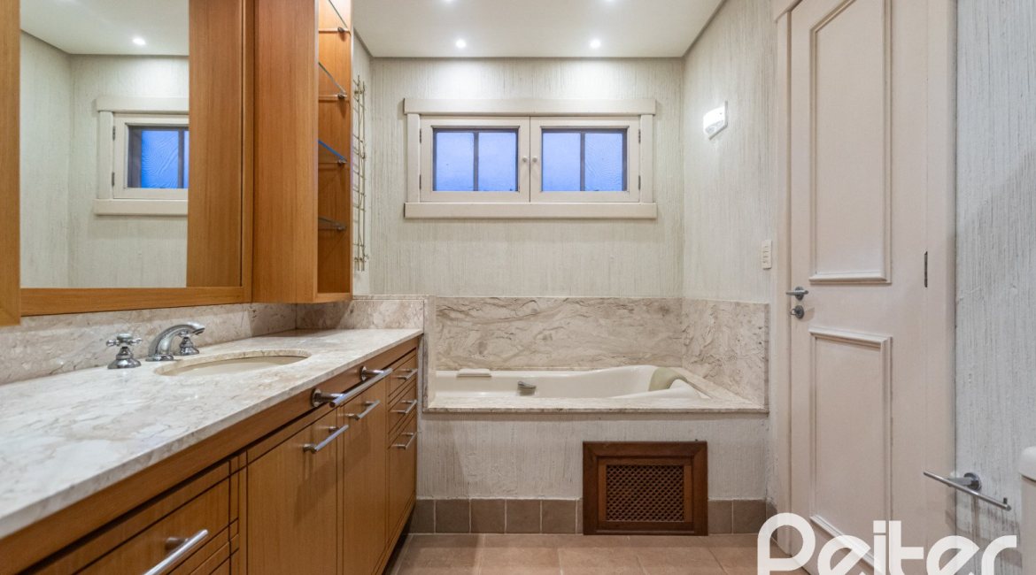 Casa em Condomínio à venda com 216m², 2 dormitórios, 2 suítes, 2 vagas, no bairro Terra Ville em PORTO ALEGRE