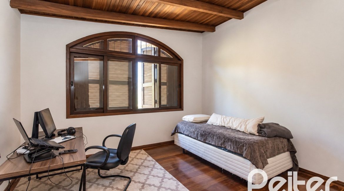 Casa à venda com 334m², 4 dormitórios, 1 suíte, no bairro Jardim Isabel em Porto Alegre