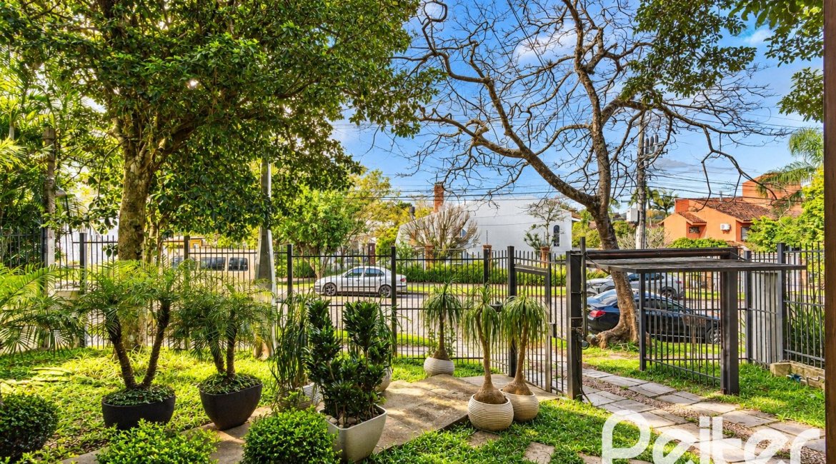 Casa à venda com 334m², 4 dormitórios, 1 suíte, no bairro Jardim Isabel em Porto Alegre