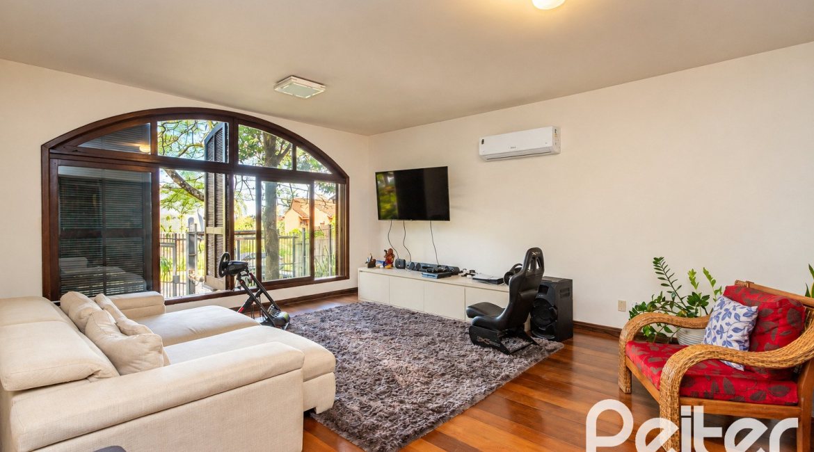 Casa à venda com 334m², 4 dormitórios, 1 suíte, no bairro Jardim Isabel em Porto Alegre