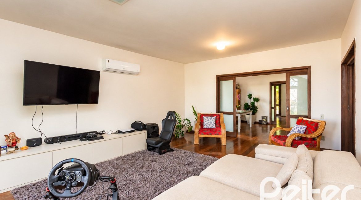 Casa à venda com 334m², 4 dormitórios, 1 suíte, no bairro Jardim Isabel em Porto Alegre