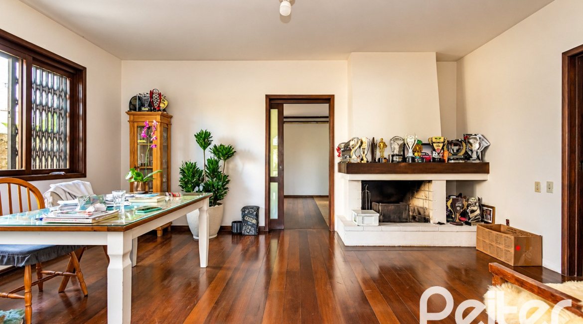Casa à venda com 334m², 4 dormitórios, 1 suíte, no bairro Jardim Isabel em Porto Alegre