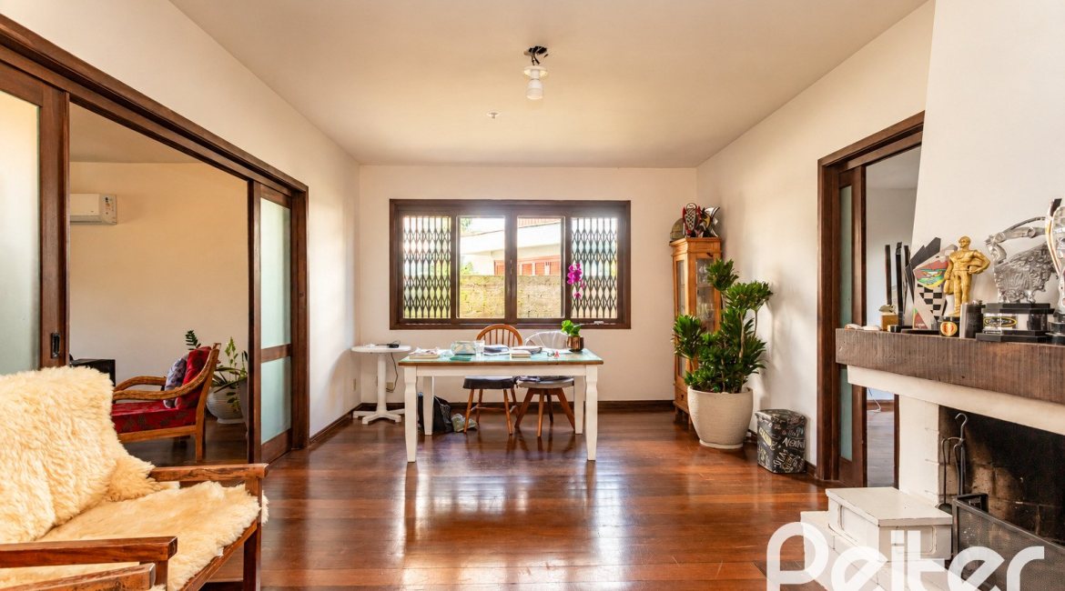 Casa à venda com 334m², 4 dormitórios, 1 suíte, no bairro Jardim Isabel em Porto Alegre