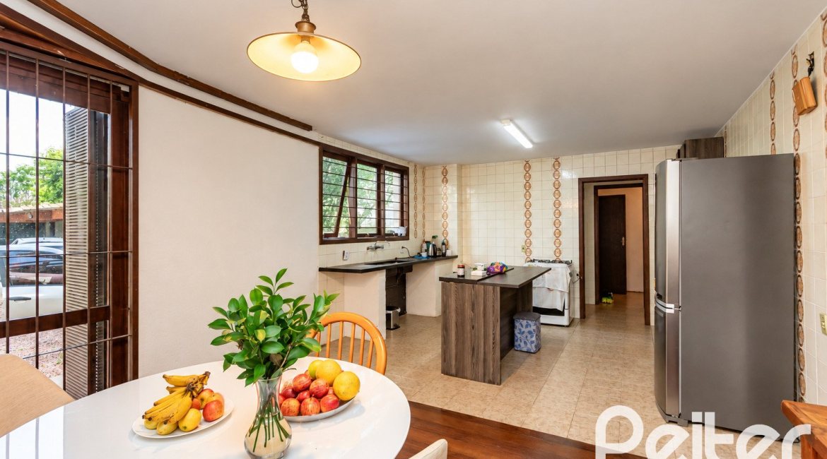 Casa à venda com 334m², 4 dormitórios, 1 suíte, no bairro Jardim Isabel em Porto Alegre
