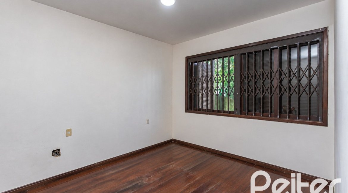 Casa à venda com 334m², 4 dormitórios, 1 suíte, no bairro Jardim Isabel em Porto Alegre