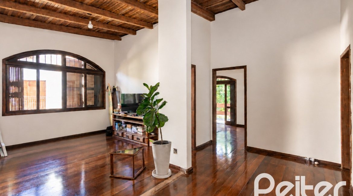Casa à venda com 334m², 4 dormitórios, 1 suíte, no bairro Jardim Isabel em Porto Alegre