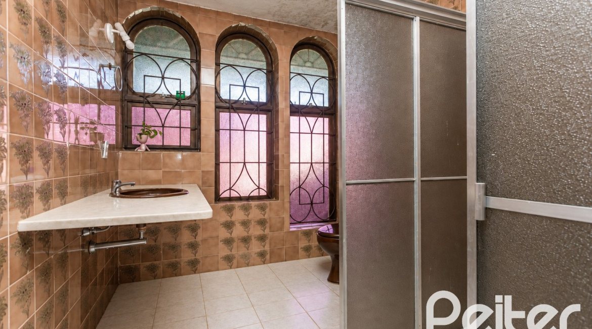 Casa à venda com 334m², 4 dormitórios, 1 suíte, no bairro Jardim Isabel em Porto Alegre