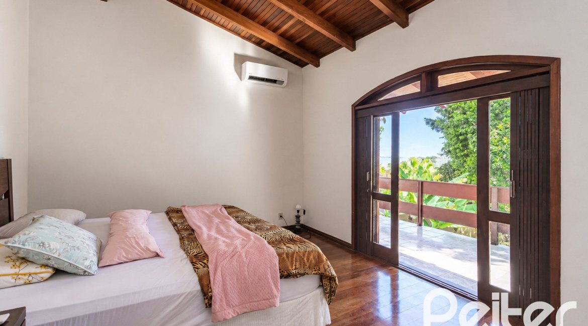 Casa à venda com 334m², 4 dormitórios, 1 suíte, no bairro Jardim Isabel em Porto Alegre