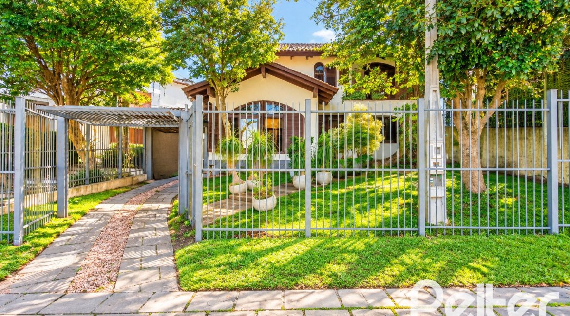 Casa à venda com 334m², 4 dormitórios, 1 suíte, no bairro Jardim Isabel em Porto Alegre
