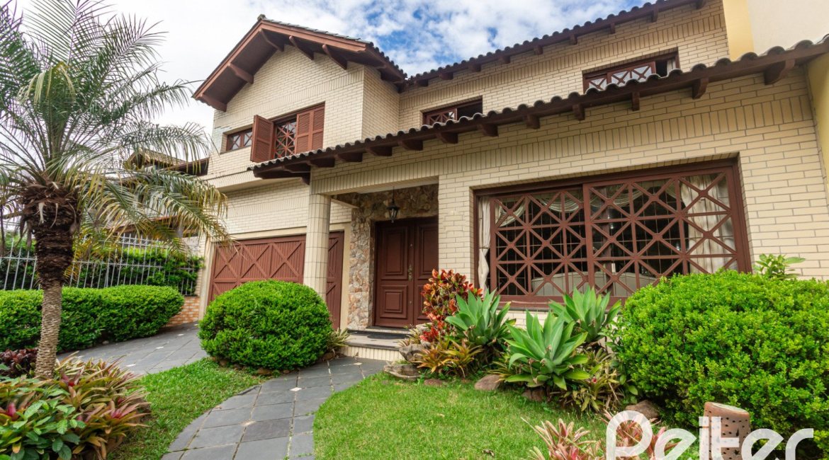 Casa à venda com 247m², 3 dormitórios, 3 suítes, 4 vagas, no bairro Ipanema em Porto Alegre