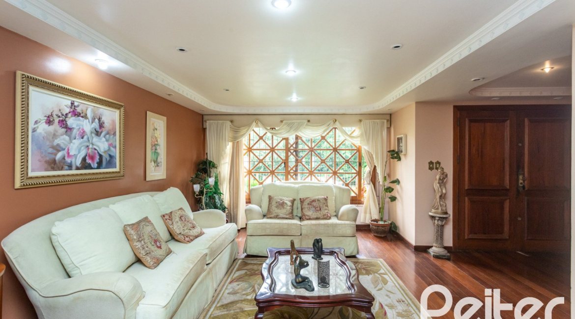 Casa à venda com 247m², 3 dormitórios, 3 suítes, 4 vagas, no bairro Ipanema em Porto Alegre
