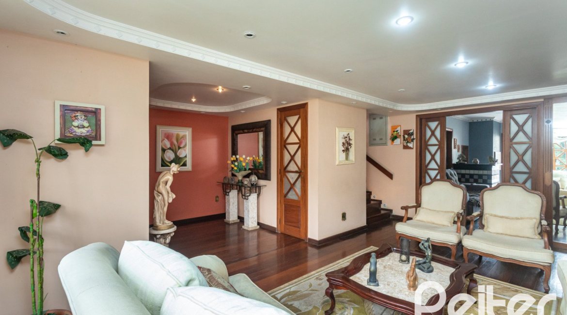 Casa à venda com 247m², 3 dormitórios, 3 suítes, 4 vagas, no bairro Ipanema em Porto Alegre