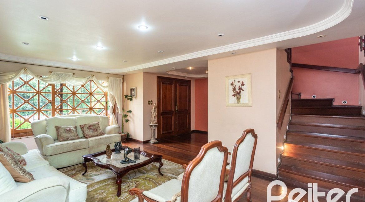 Casa à venda com 247m², 3 dormitórios, 3 suítes, 4 vagas, no bairro Ipanema em Porto Alegre